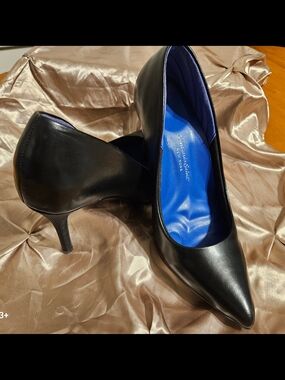 Antonia Saint Black Pointed-Toe Women's Pumps with Blue Insole - Size 8